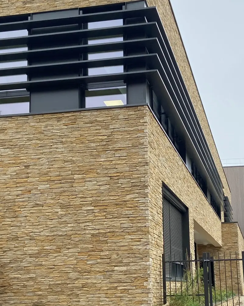 Immeuble en parement pierre Schiste Évolution La Rochette