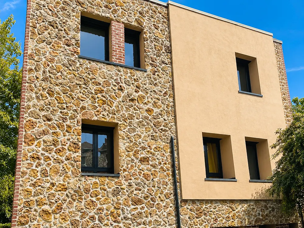 Façade en meulière et enduit