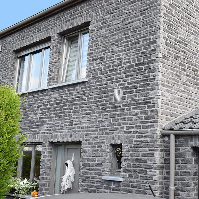 Façade de maison en pierre ardoise de la gamme Schiste évolution